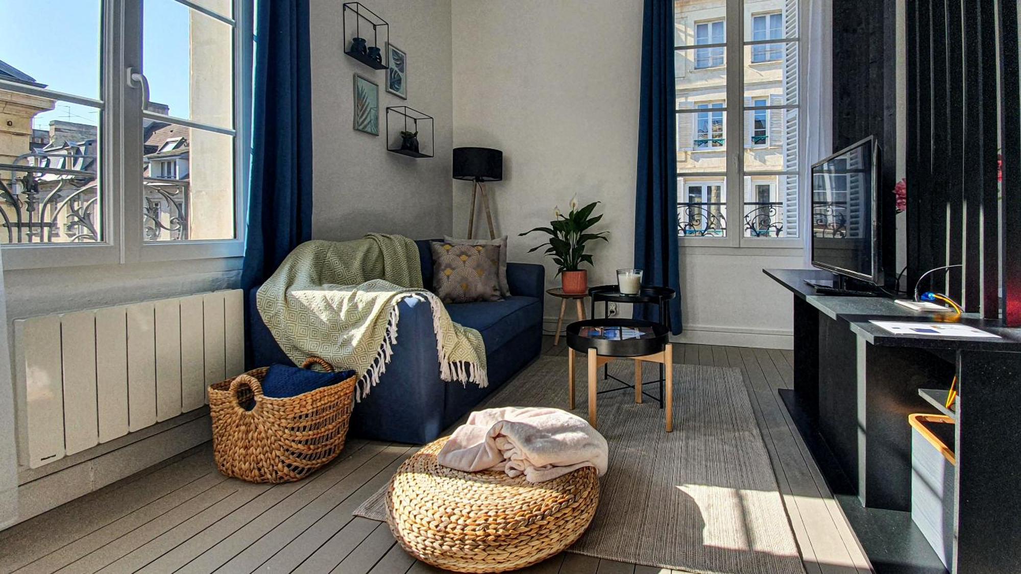 Charming Studio With View Of The Abbaye-Aux-Hommes Caen Room photo